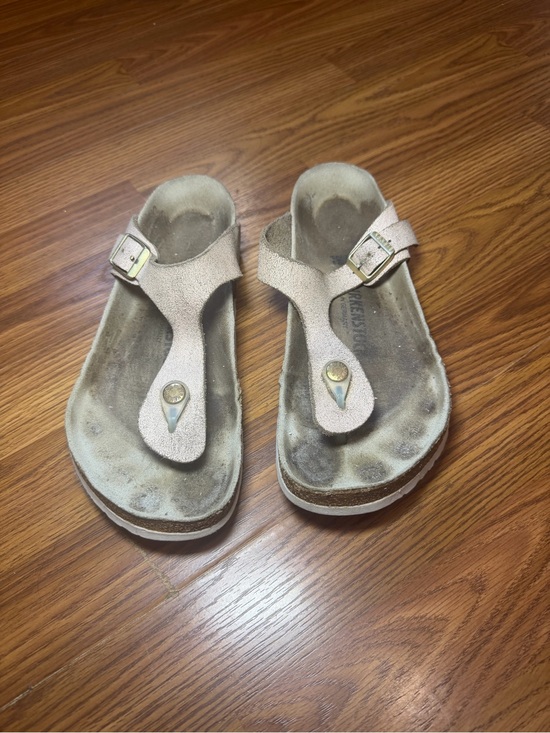 Birkenstock Shoes - Birkenstock Gizeh champagne metallic leather sandals 40 9-9.5